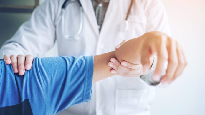 Doctor consulting with patient Shoulder problems Physical therap