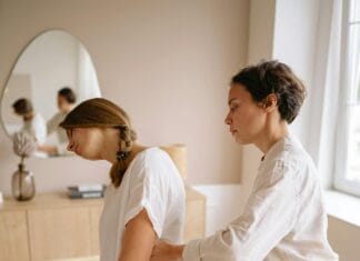 Najlepsze ćwiczenia na kręgosłup – Rehabilitacja, która pomoże na ból pleców Najlepsze ćwiczenia na kręgosłup – Rehabilitacja, która pomoże na ból pleców