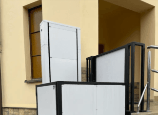 Platformy dla niepełnosprawnych – skuteczne rozwiązanie problemu barier architektonicznych platforma dla niepełnosprawnych przy schodach Crea Standard