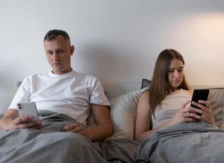 Psychoterapia par a wpływ mediów społecznościowych na związek – jak odzyskać realną bliskość?