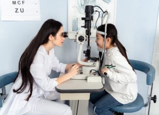 Dalekowzroczność – objawy, leczenie, korekcja