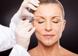 Najczęstsze zabiegi chirurgii plastycznej wykonywane przez kobiety: blefaroplastyka, labioplastyka i plastyka brzucha