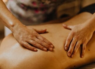 Ból kręgosłupa lędźwiowego – przyczyny, skuteczne terapie i profilaktyka