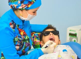 Nowe zęby w jeden dzień – czy to możliwe? Stomatologia estetyczna w Sosnowcu zmienia uśmiechy rodzin