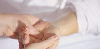 Terapia wisceralna — kiedy fizjoterapeuta leczy narządy, nie tylko mięśnie