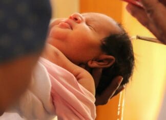 Chrzest Święty krok po kroku – co przygotować i gdzie kupić niezbędne rzeczy?