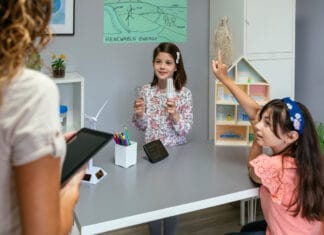 Urządzenia interaktywne dla sal szkolnych – czy mogą wpływać negatywnie na uczniów?