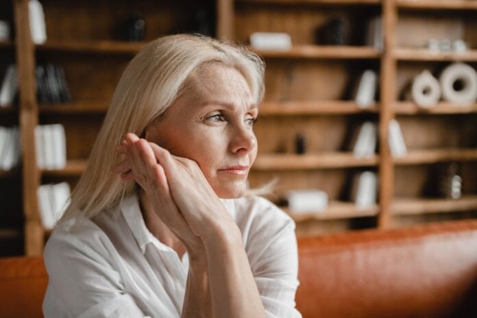 menopauza-u-kobiet-przyczyny-oznaki-jakie-witaminy-warto-uzupelniac